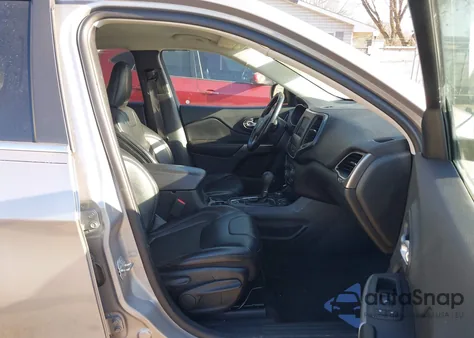 2019 Jeep Cherokee Latitude Plus 4X4 from USA, damaged, VIN 1C4PJMLX1KD126391